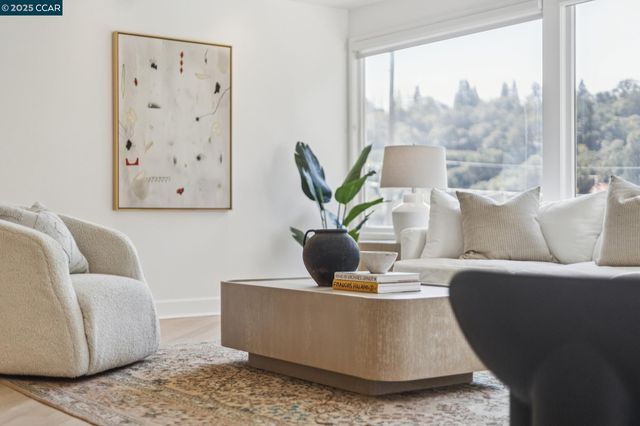 32 Dos Posos, Orinda, CA 94563