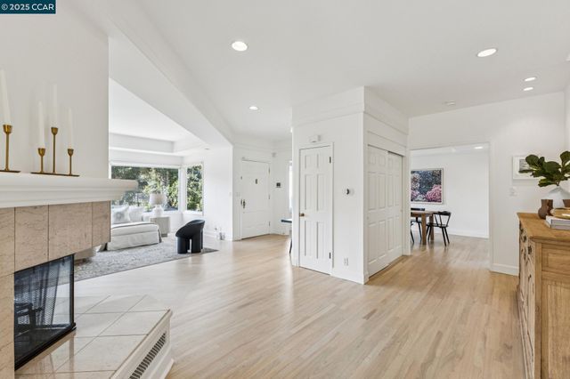 32 Dos Posos, Orinda, CA 94563