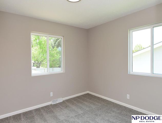 15747 Orchard Avenue, Omaha, NE 68135