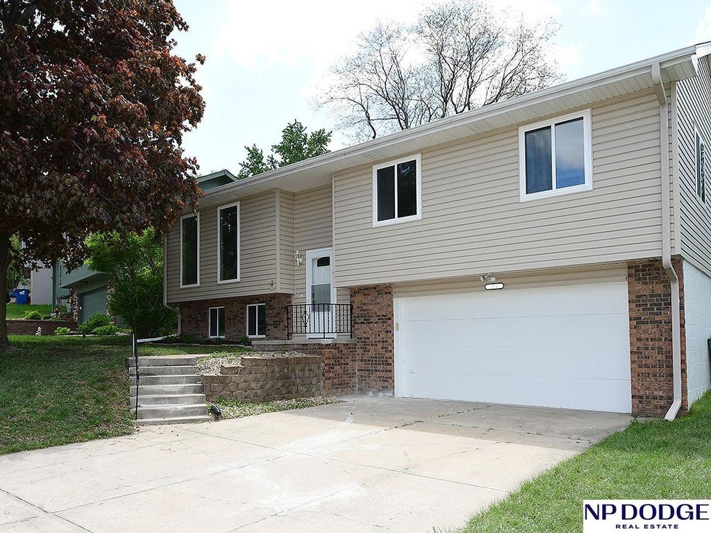 15747 Orchard Avenue, Omaha, NE 68135