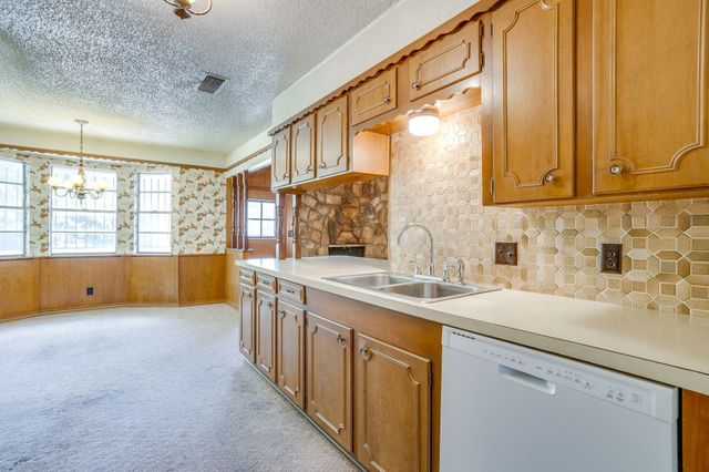 14 Arthur Drive, Edgecliff Village, TX 76134