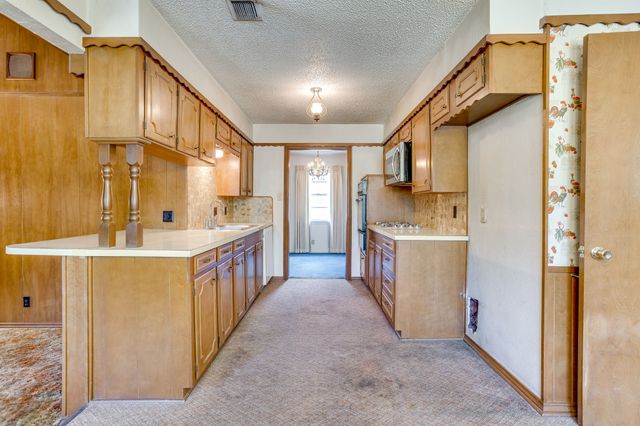 14 Arthur Drive, Edgecliff Village, TX 76134
