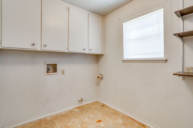 14 Arthur Drive, Edgecliff Village, TX 76134