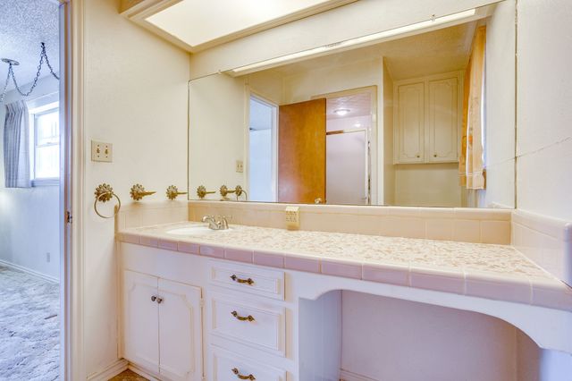 14 Arthur Drive, Edgecliff Village, TX 76134