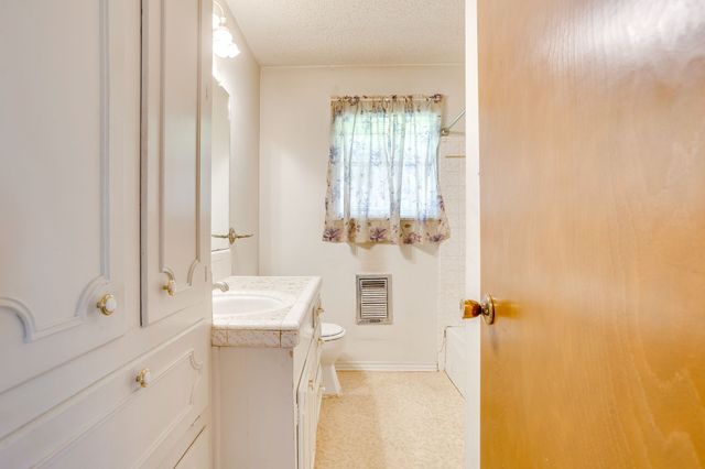 14 Arthur Drive, Edgecliff Village, TX 76134