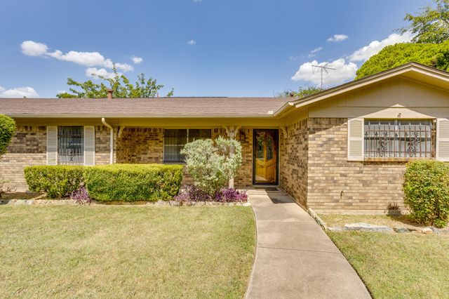 14 Arthur Drive, Edgecliff Village, TX 76134