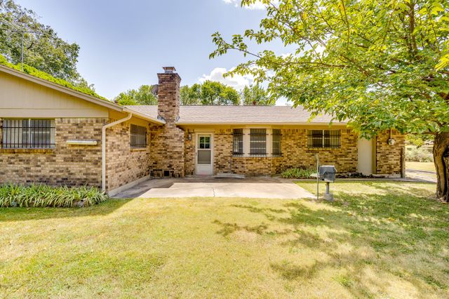 14 Arthur Drive, Edgecliff Village, TX 76134