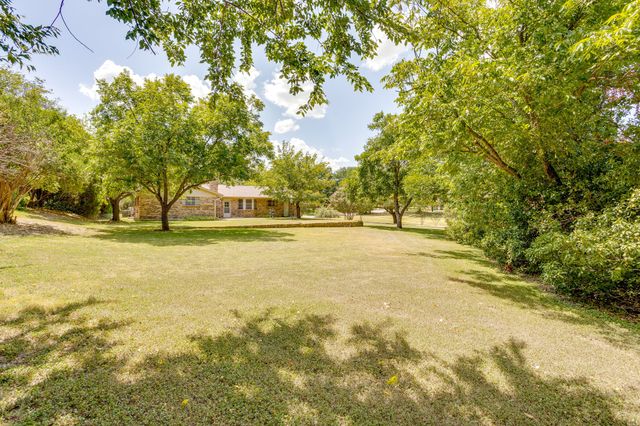 14 Arthur Drive, Edgecliff Village, TX 76134