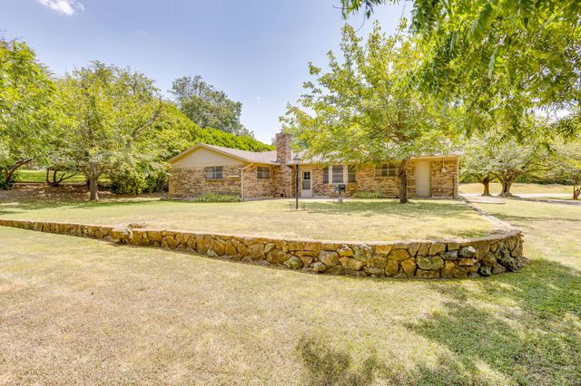 14 Arthur Drive, Edgecliff Village, TX 76134