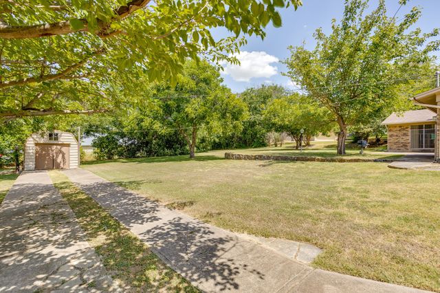 14 Arthur Drive, Edgecliff Village, TX 76134