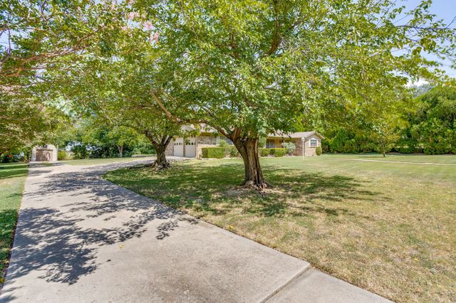 14 Arthur Drive, Edgecliff Village, TX 76134