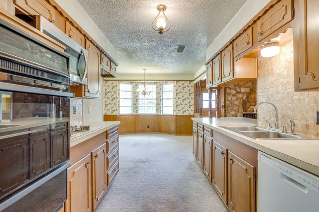 14 Arthur Drive, Edgecliff Village, TX 76134