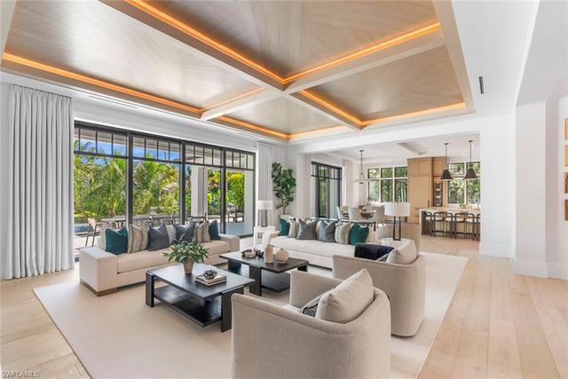 2231 Forrest LN, Naples, FL 34102