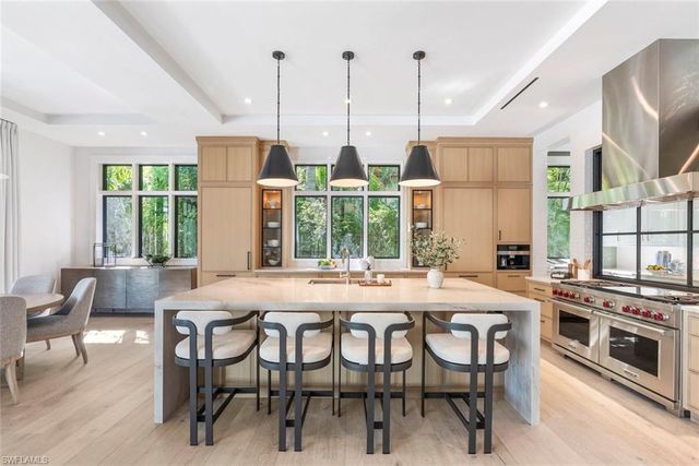 2231 Forrest LN, Naples, FL 34102