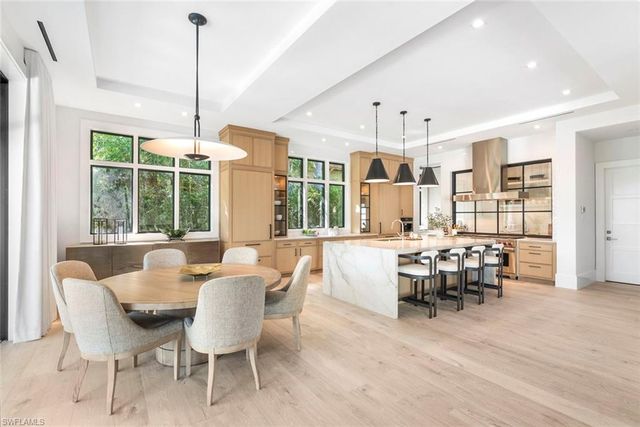 2231 Forrest LN, Naples, FL 34102