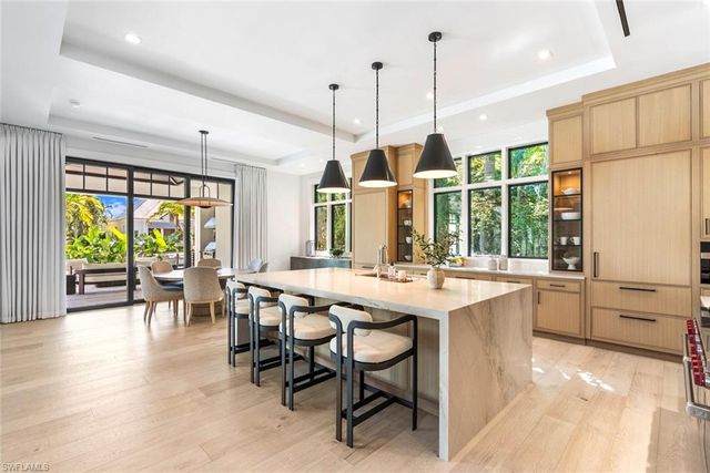 2231 Forrest LN, Naples, FL 34102