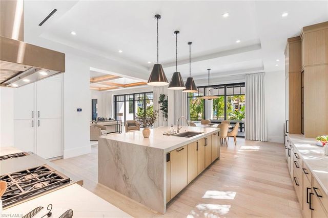 2231 Forrest LN, Naples, FL 34102