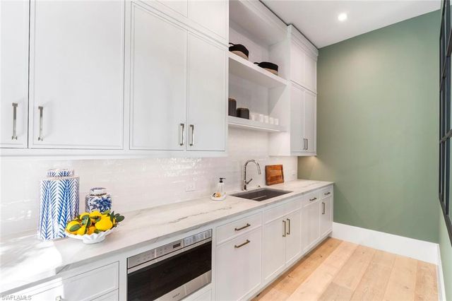 2231 Forrest LN, Naples, FL 34102