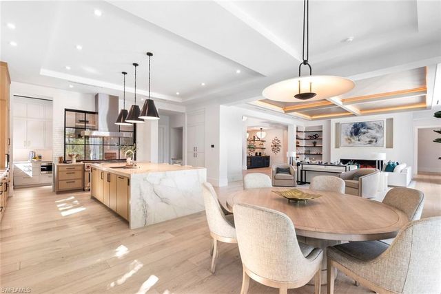 2231 Forrest LN, Naples, FL 34102