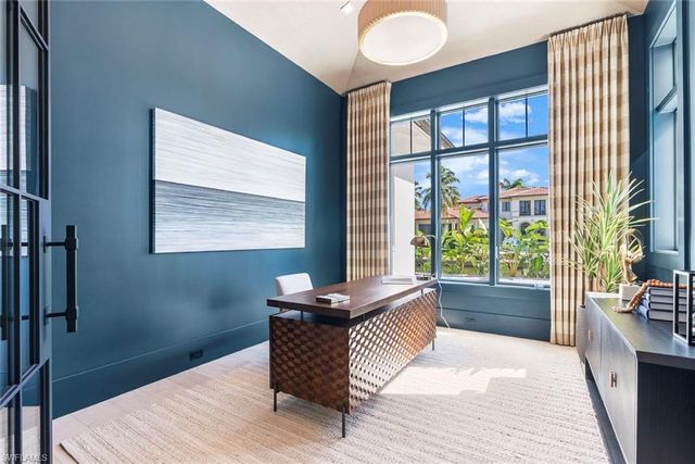 2231 Forrest LN, Naples, FL 34102