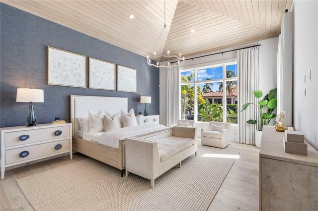 2231 Forrest LN, Naples, FL 34102