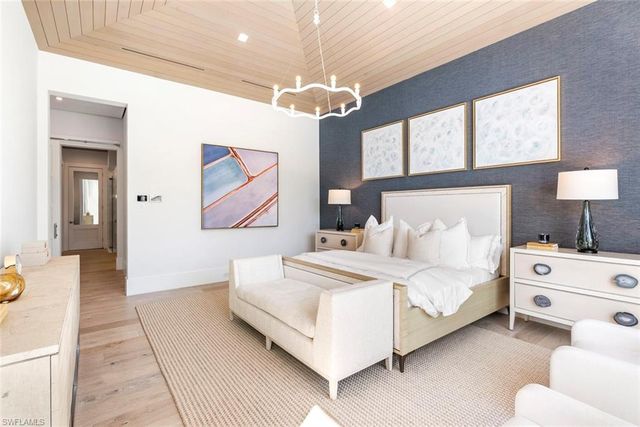 2231 Forrest LN, Naples, FL 34102