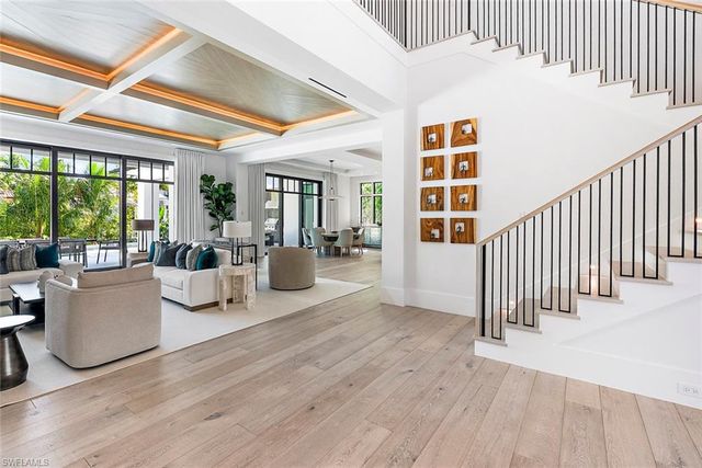 2231 Forrest LN, Naples, FL 34102