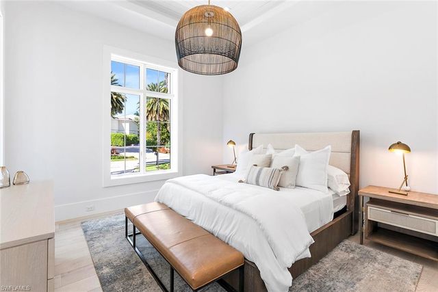 2231 Forrest LN, Naples, FL 34102