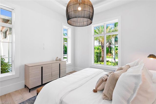 2231 Forrest LN, Naples, FL 34102