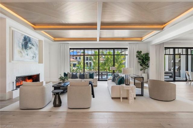 2231 Forrest LN, Naples, FL 34102