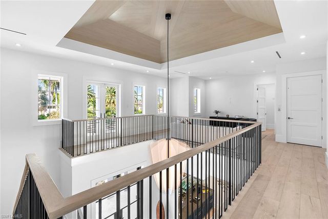 2231 Forrest LN, Naples, FL 34102