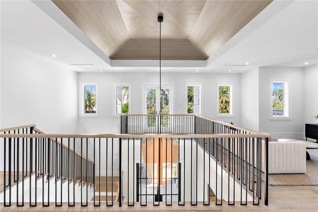 2231 Forrest LN, Naples, FL 34102