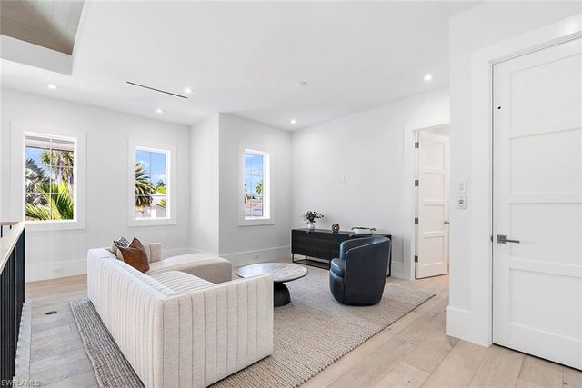 2231 Forrest LN, Naples, FL 34102