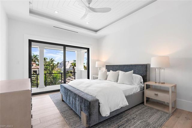 2231 Forrest LN, Naples, FL 34102