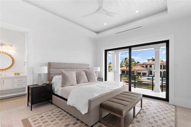 2231 Forrest LN, Naples, FL 34102