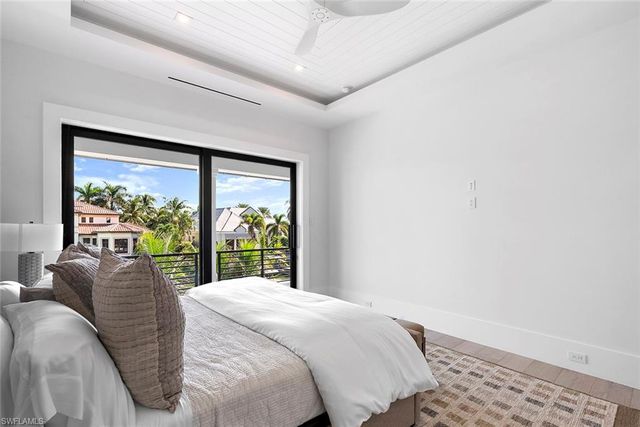 2231 Forrest LN, Naples, FL 34102