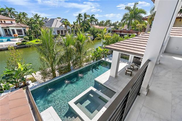 2231 Forrest LN, Naples, FL 34102