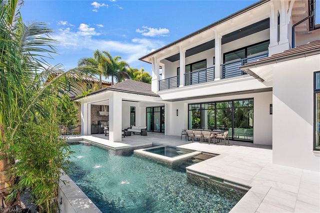 2231 Forrest LN, Naples, FL 34102