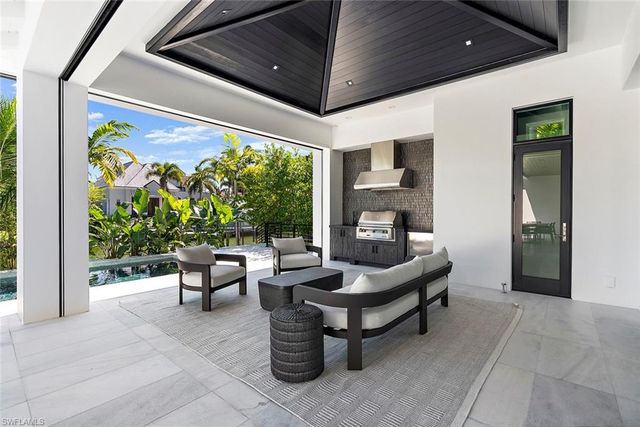 2231 Forrest LN, Naples, FL 34102