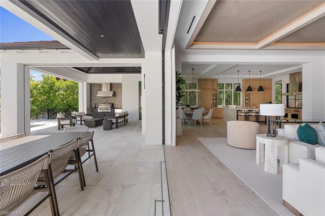 2231 Forrest LN, Naples, FL 34102