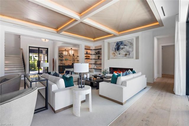 2231 Forrest LN, Naples, FL 34102