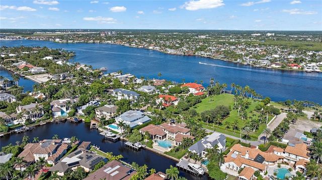 2231 Forrest LN, Naples, FL 34102