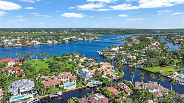 2231 Forrest LN, Naples, FL 34102