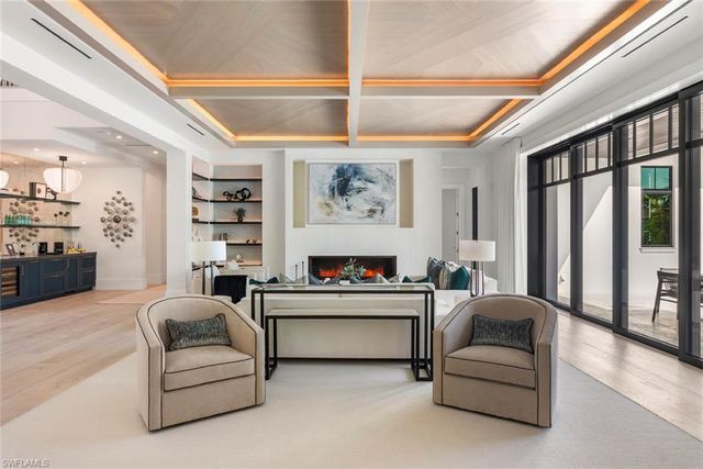 2231 Forrest LN, Naples, FL 34102