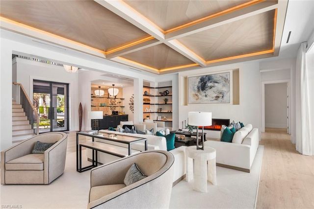 2231 Forrest LN, Naples, FL 34102