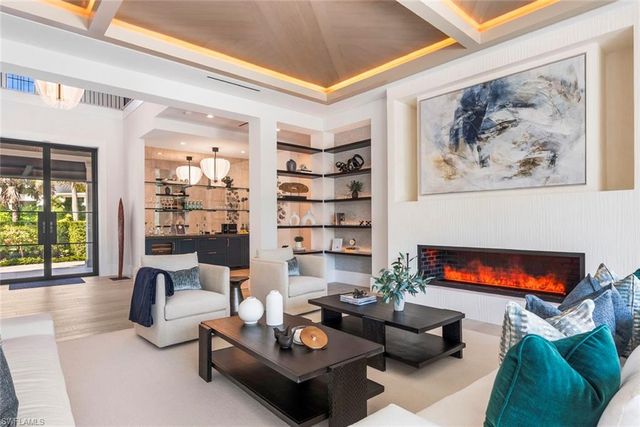 2231 Forrest LN, Naples, FL 34102