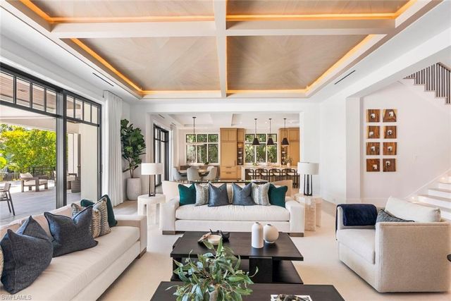 2231 Forrest LN, Naples, FL 34102