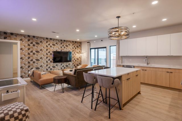 635 7th Ave S Apt 505, Nashville, TN 37203