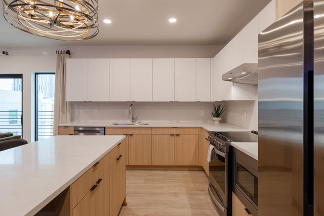 635 7th Ave S Apt 505, Nashville, TN 37203