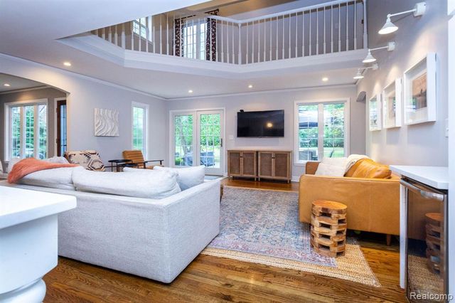 20964 Thorofare Road, Grosse Ile, MI 48138